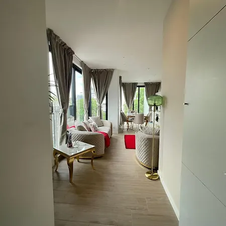 Oneluxstay Near *